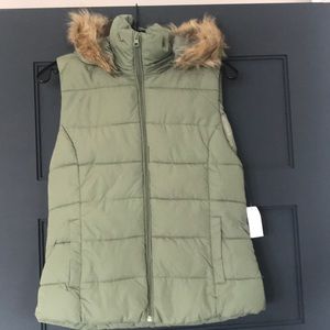 Bongo army green hooded puffer vest
